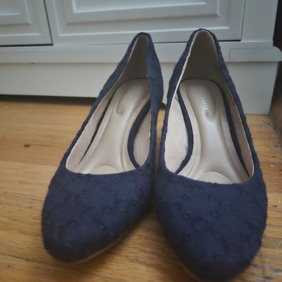 Kelly & Katie Navy Blue Embroidered Heels - Picture 1 of 3